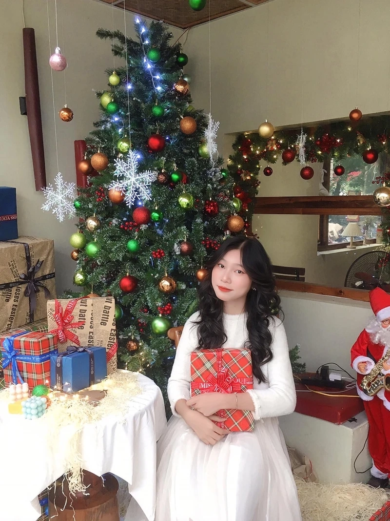  Gái xinh đeo kính cute với phong thái nổi bật và ánh nhìn cuốn hút