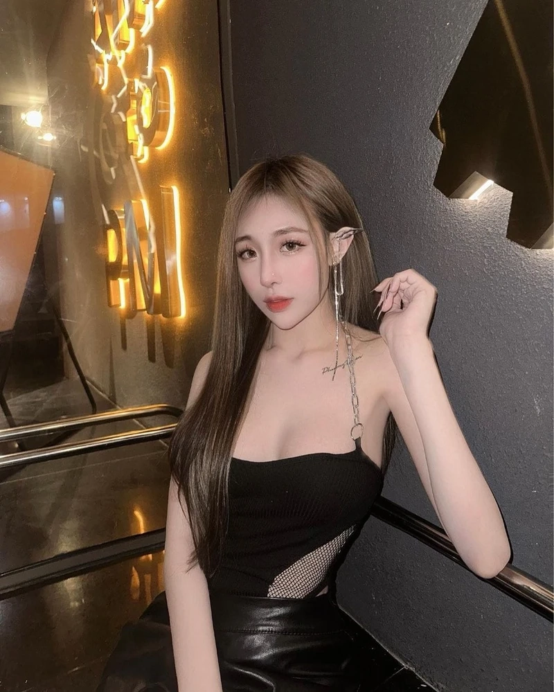 Gái xinh cute đeo kính, tạo sự thu hút và dễ thương trong mọi khoảnh khắc