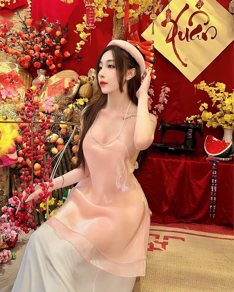 Mặt gái xinh đeo kính, tạo vẻ đẹp quyến rũ với ánh nhìn sâu lắng