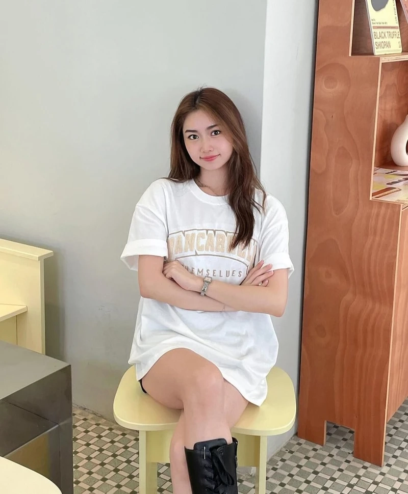 Ảnh ca sĩ nữ Mỹ tại lễ trao giải tỏa sáng với vẻ đẹp rạng rỡ và chuyên nghiệp