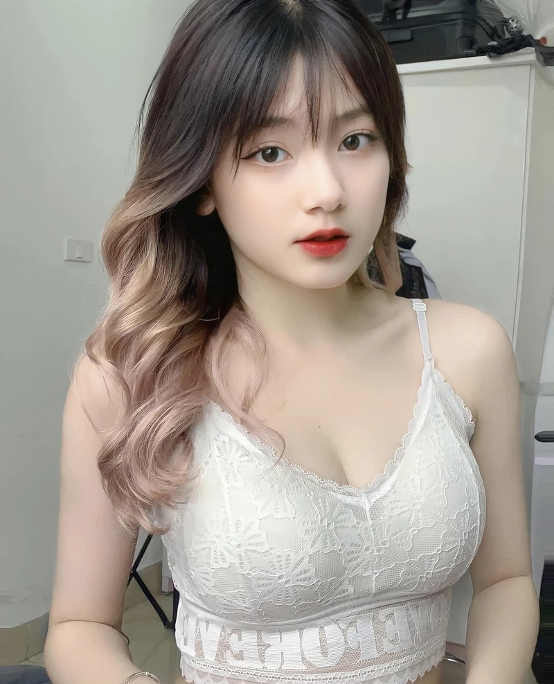 Ảnh hot girl Mỹ với bạn bè thể hiện sự vui vẻ và sôi động