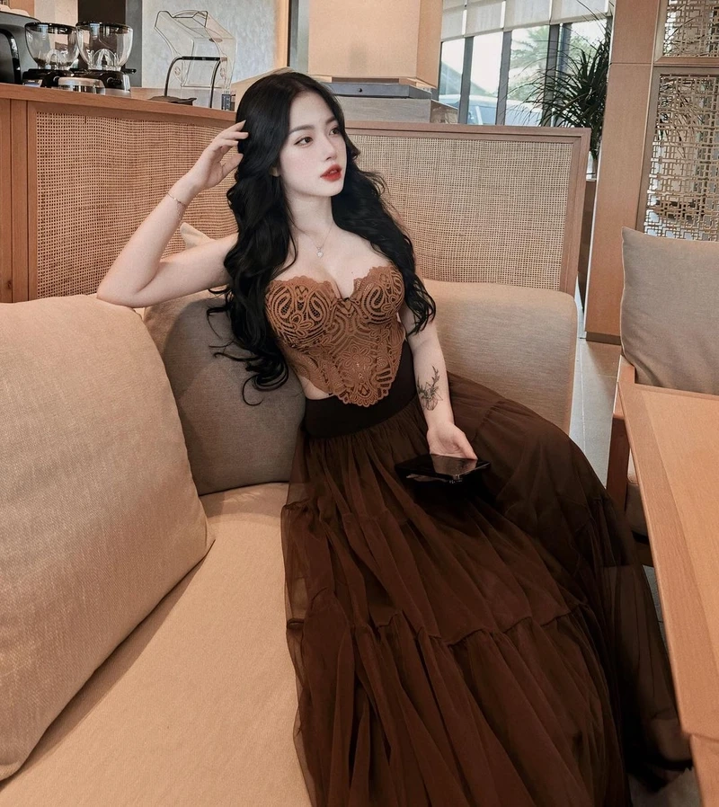 Perona cosplay phong cách Gothic, mang đến sự huyền bí và độc đáo