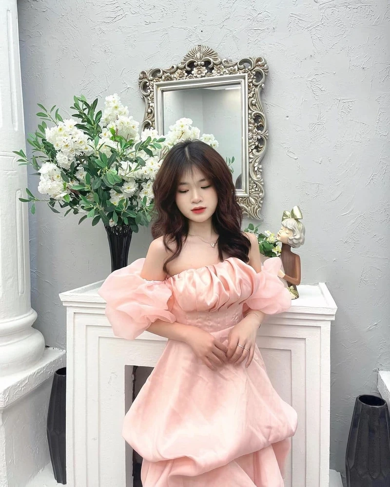 Gái xinh mặc bikini lộ hàng với vẻ đẹp tự nhiên và nổi bật