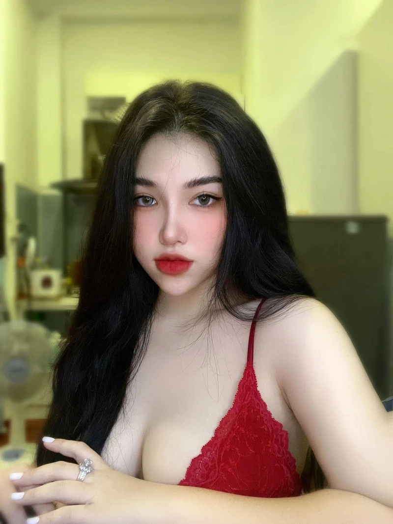 Gái xinh tuổi 18, tỏa sáng với vẻ đẹp ngọt ngào và tự tin