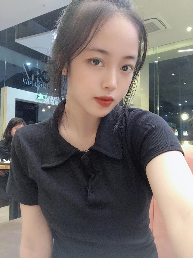  Gai deo kinh, tạo sự cuốn hút với ánh mắt sắc sảo và quyến rũ