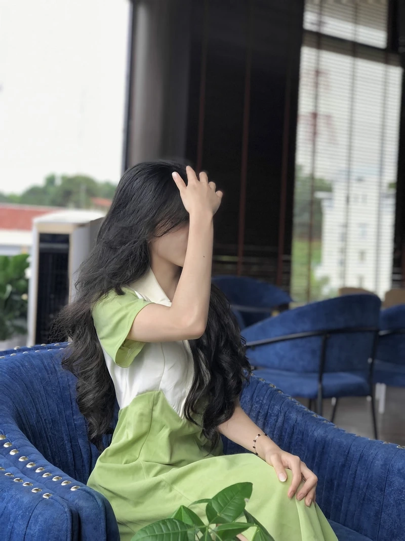 Gái xinh 18 tuổi Trung Quốc, nổi bật với sự quyến rũ tự nhiên