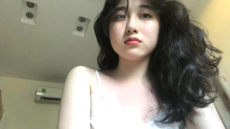 Ảnh gái xinh 2k8, thể hiện phong cách trẻ trung và cuốn hút