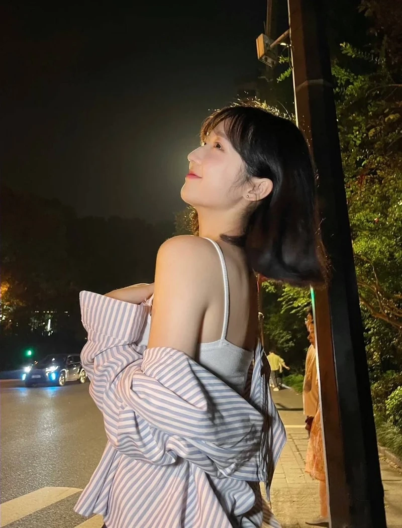 Hình ảnh gái 2k6 tóc ngang vai cho máy tính, đảm bảo chất lượng cao