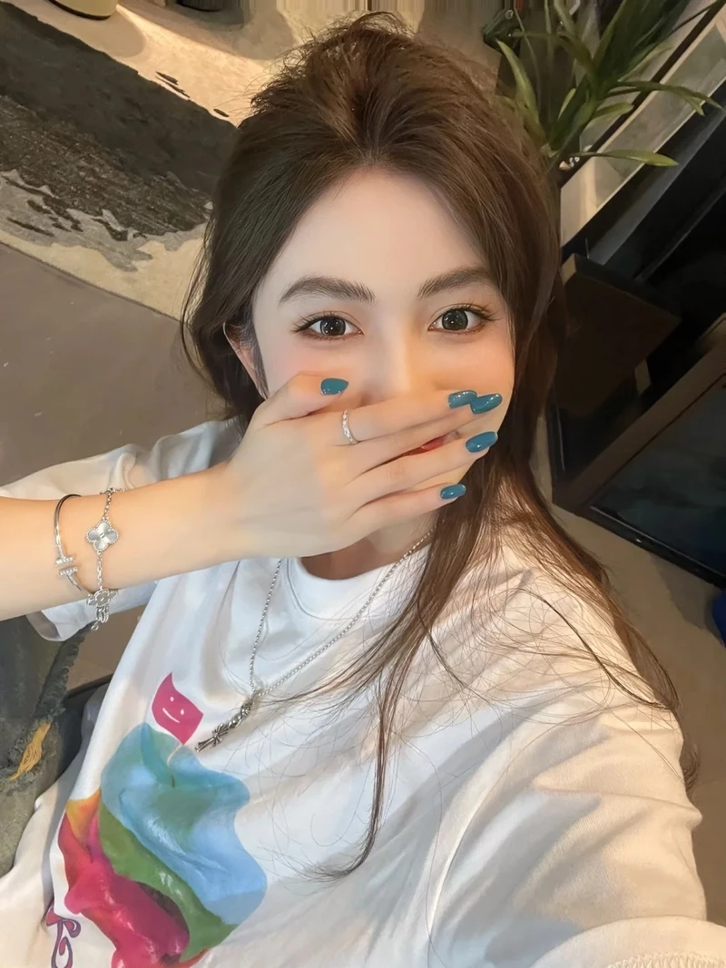 Gái xinh cute tóc dài, tạo ấn tượng mạnh mẽ với vẻ đẹp dịu dàng