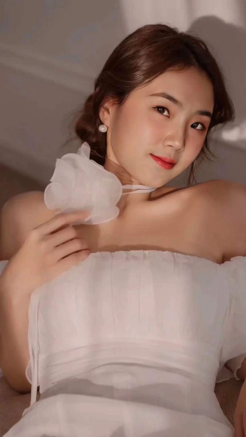 Ảnh gái cute che mặt mang lại cảm giác gần gũi và đáng yêu