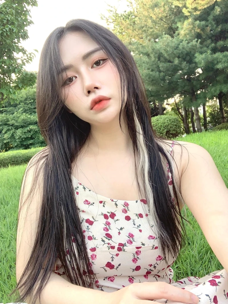 Người đẹp 30 tuổi Việt Nam với nụ cười rạng ngời và tự nhiên