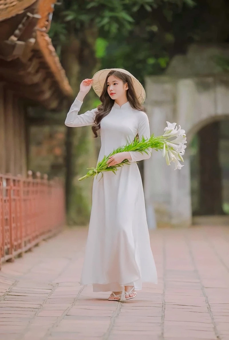 Váy trắng xinh đẹp cho nữ thể hiện vẻ đẹp dịu dàng và duyên dáng