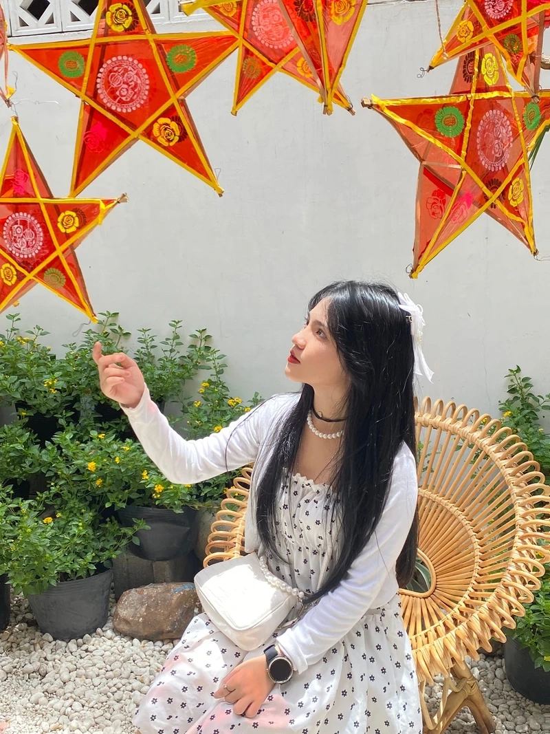 Váy trắng xinh đẹp mặc định thể hiện vẻ đẹp tinh tế và thanh lịch