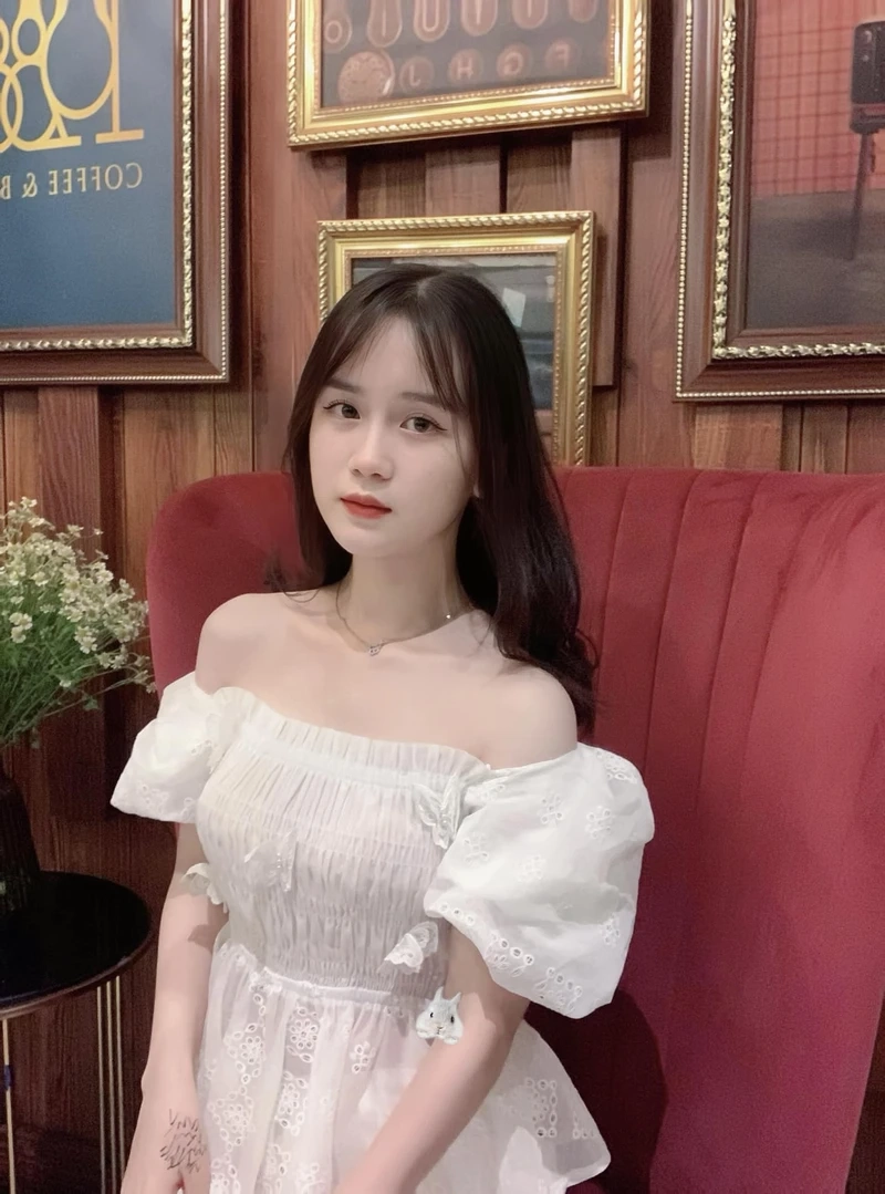  Gái xinh tóc dài đeo kính cute mang đến sự dễ thương và thu hút