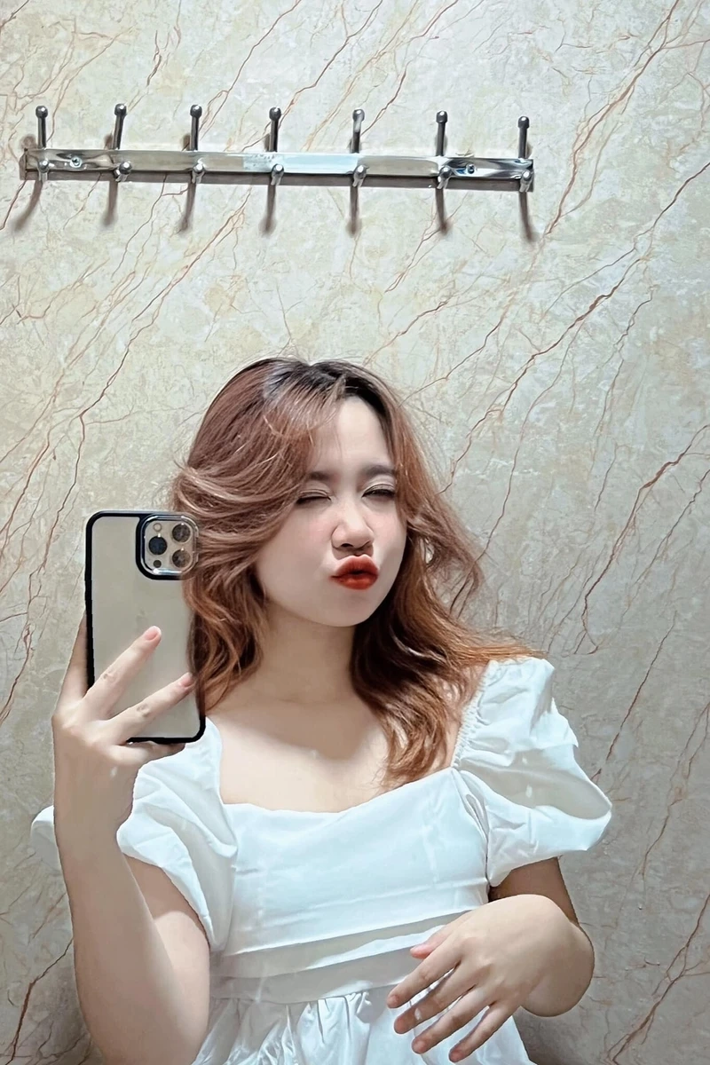  Gái xinh mặc váy ngắn tiktok làm nổi bật vẻ đẹp trẻ trung hiện đại