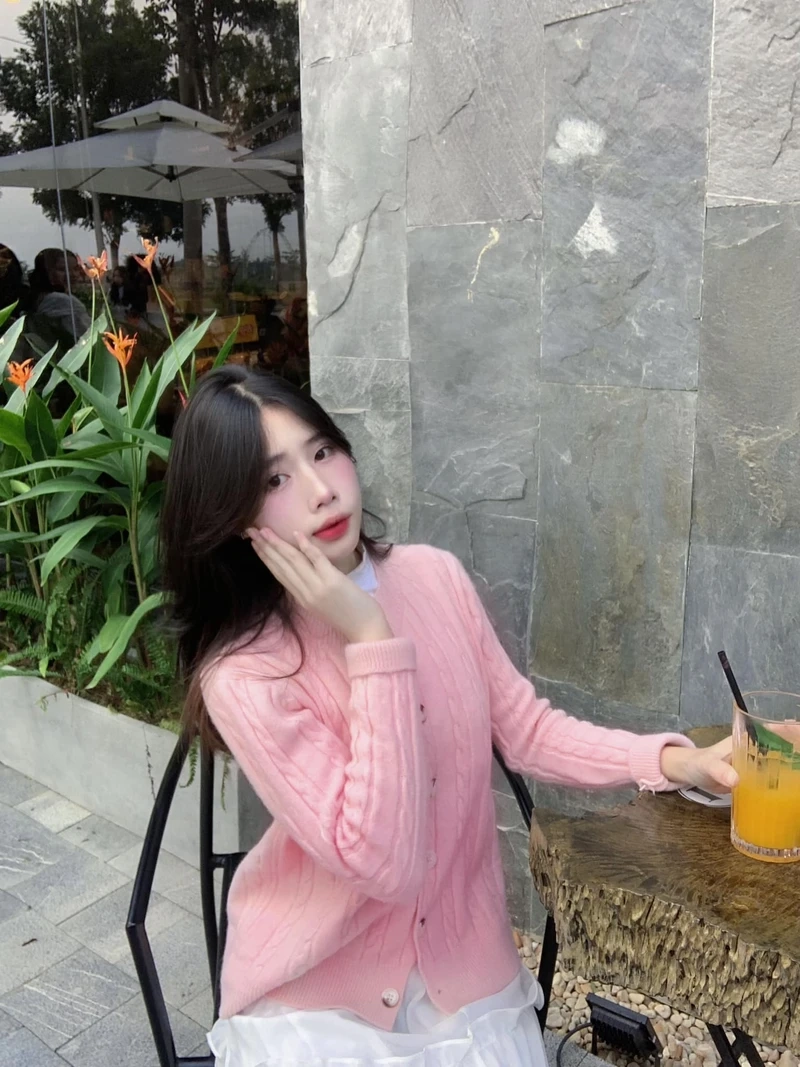Cô gái xinh xắn dễ thương đáng yêu, mang đến vẻ đẹp trẻ trung