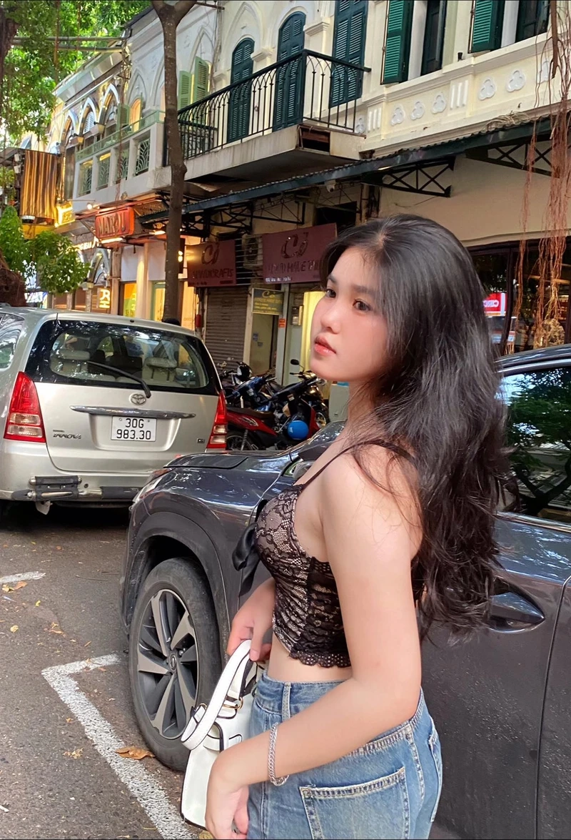 Gái xinh phố đi bộ, thu hút mọi ánh nhìn với phong cách dễ thương