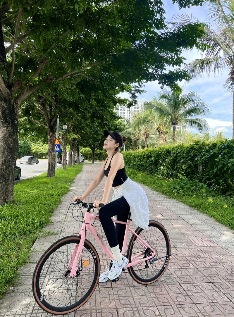 Vương miện hoa hậu Đỗ Thị Hà thể hiện sự cống hiến không ngừng