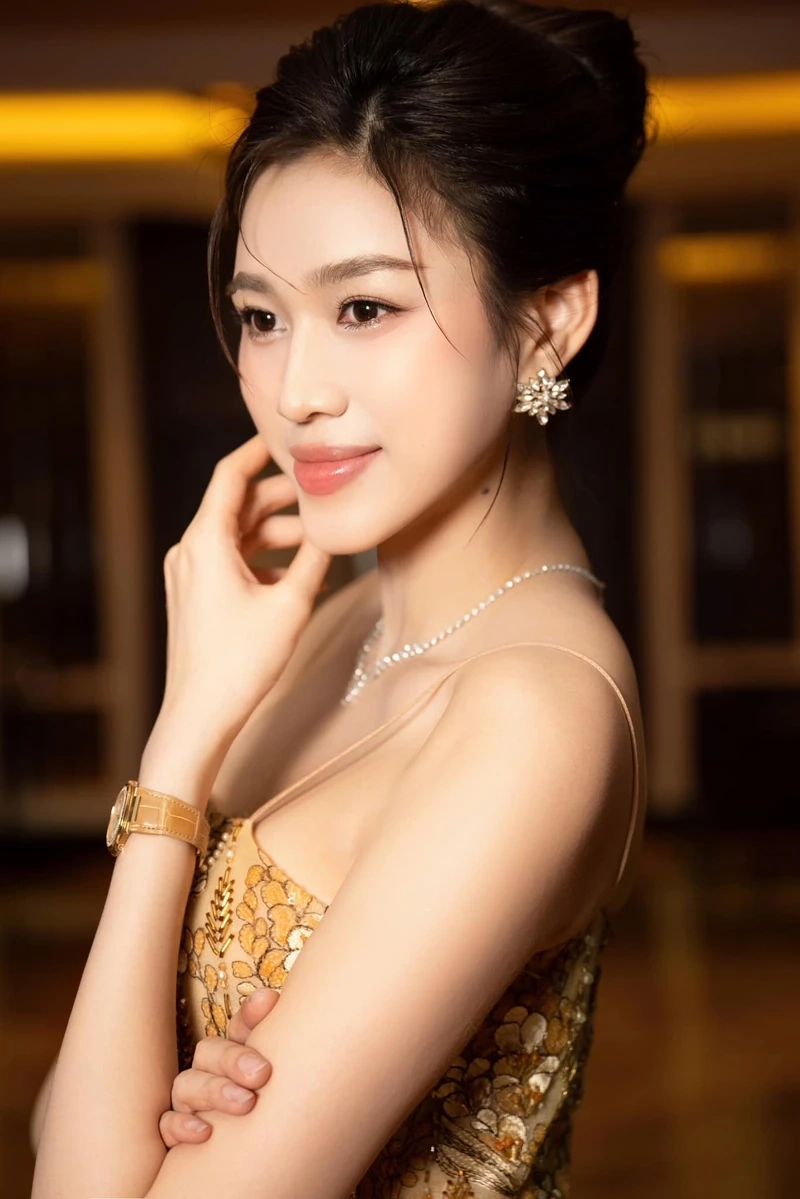  Đỗ Thị Hà đăng quang hoa hậu ghi dấu ấn trong lòng người hâm mộ
