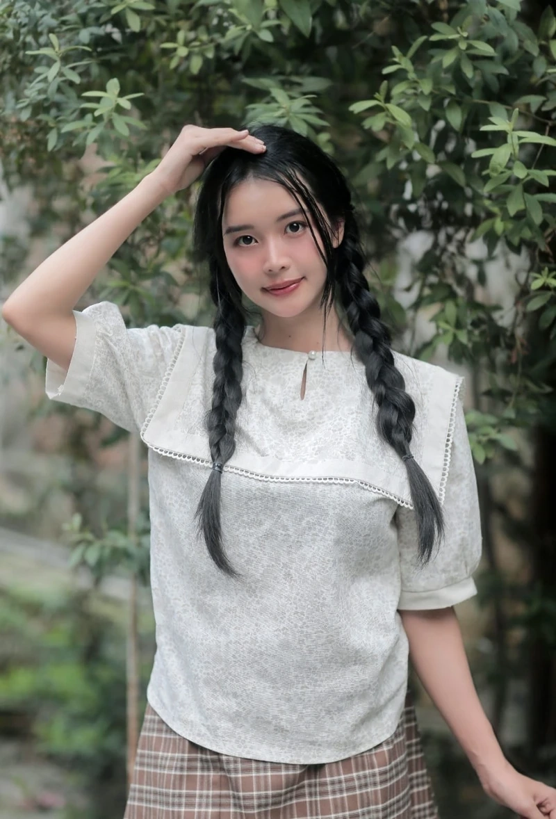 Gái xinh cute che mặt, phong cách đầy bí ẩn và duyên dáng