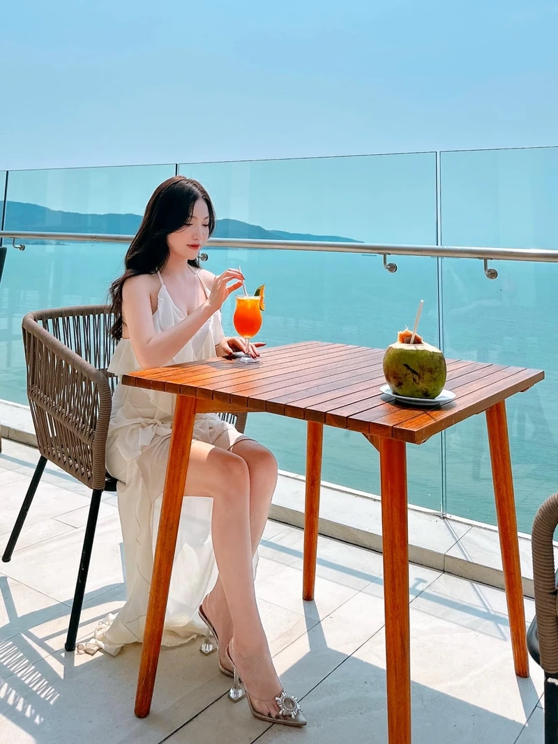 Hinh gai che mat, tạo nên sự huyền bí và cuốn hút