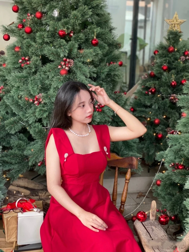 Gái xinh đi dạo phố, thu hút sự chú ý với sự tự tin và duyên dáng