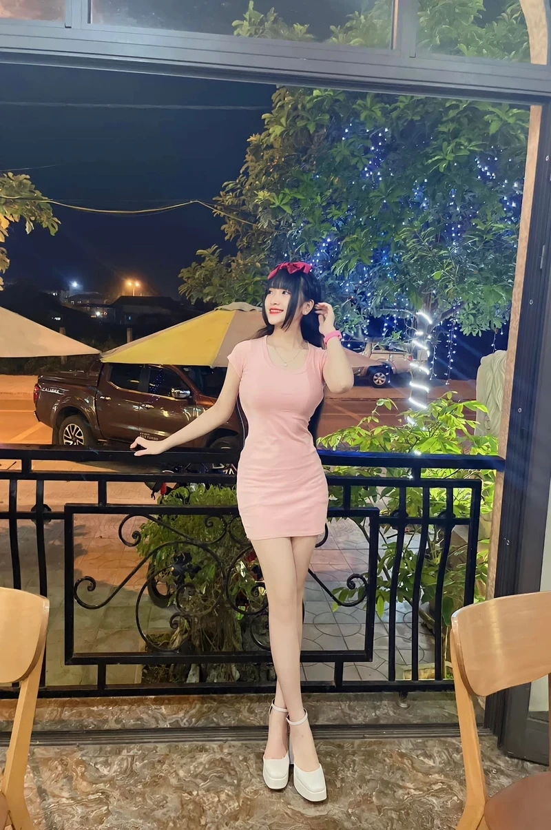 YouTube gái đẹp, tỏa sáng với vẻ đẹp tự nhiên và sự duyên dáng