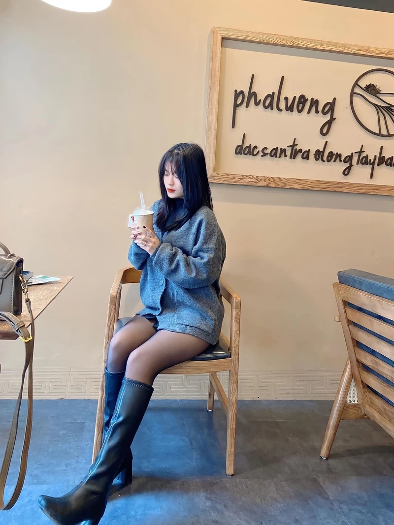 Cô gái xinh đẹp tóc ngắn, dễ thương và thanh thoát trong từng khung hình