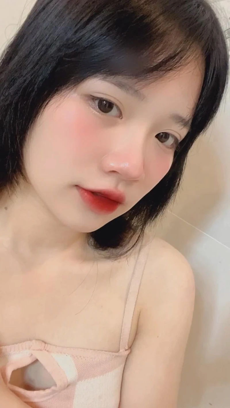 Gái xinh đeo kính, tạo vẻ đẹp bí ẩn và thu hút với từng ánh nhìn