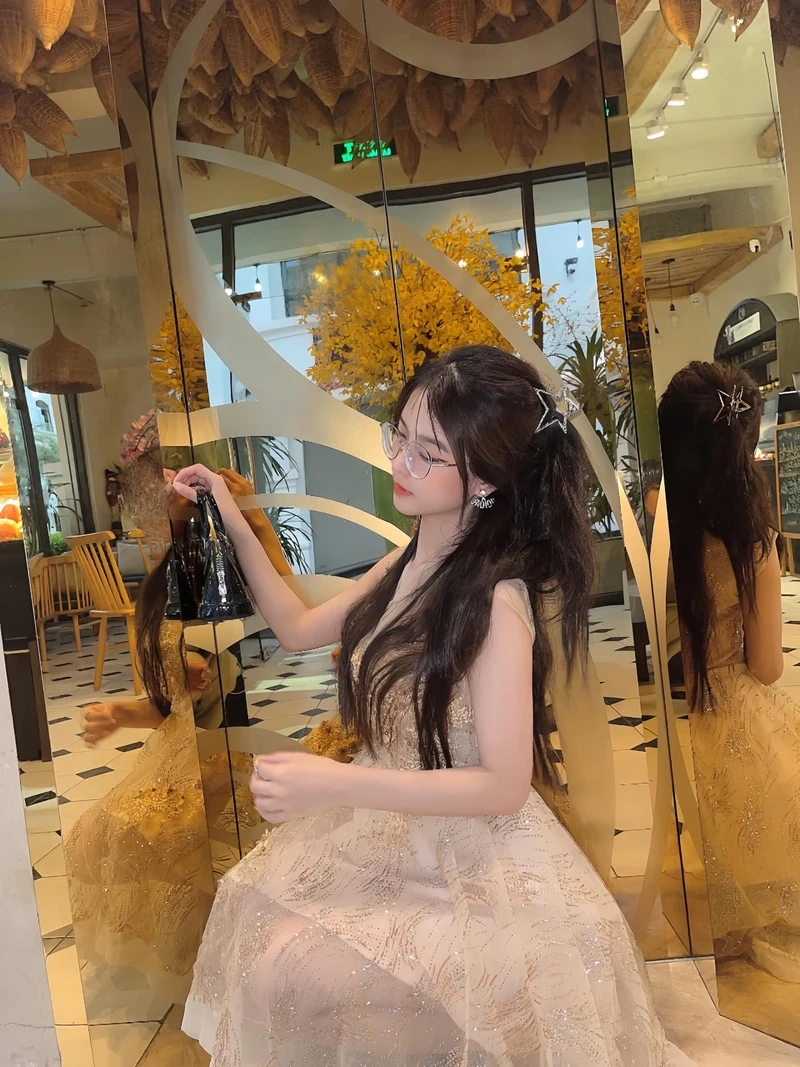 Gái đẹp tóc dài ngầu tạo nên vẻ đẹp quyến rũ và đầy năng lượng