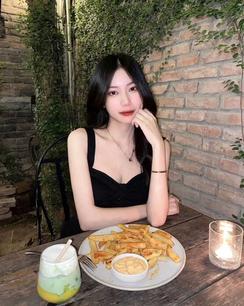 Gái đẹp chụp tạo vẻ đẹp quyến rũ và dễ thương trong mọi bức ảnh