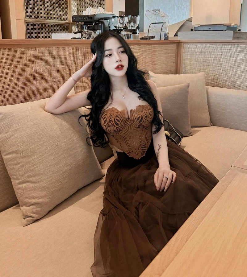 Hình nền gái bikini, nổi bật với vẻ đẹp tự tin và quyến rũ