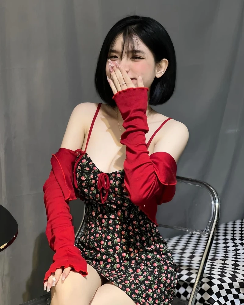 Gái xinh 2k đẹp tự nhiên, mang đến sự cuốn hút nhẹ nhàng