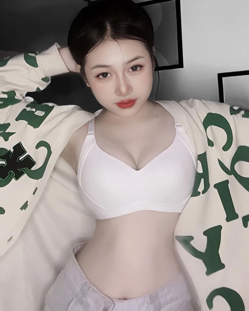 Gái xinh tiktok đi biển, tỏa sáng với phong cách tự nhiên và ngọt ngào