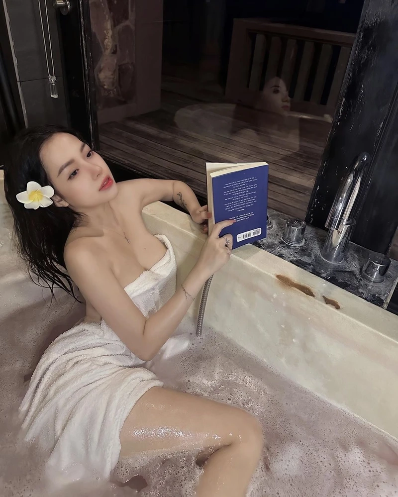 Gái xinh gợi cảm, thu hút sự chú ý với phong cách quyến rũ và gợi cảm
