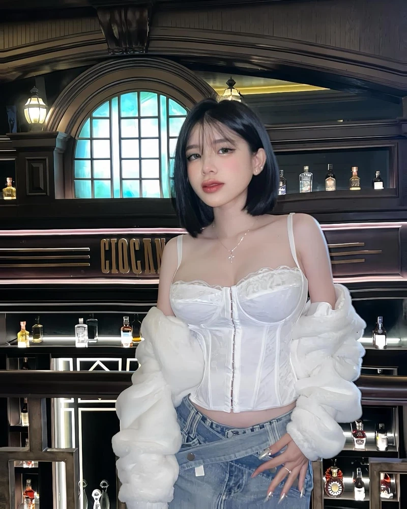 Anh gái sexy, dễ dàng thu hút với vẻ đẹp gợi cảm và mạnh mẽ