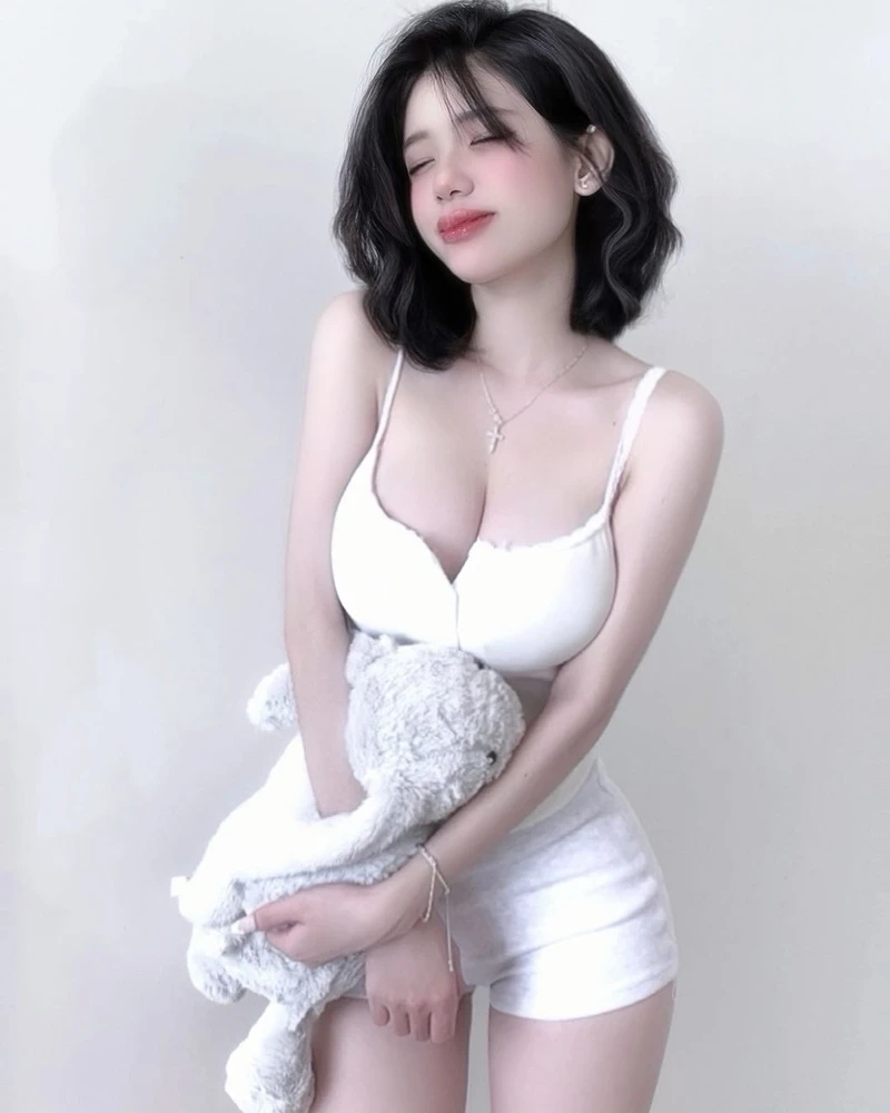 Anh gái xinh sexy, nổi bật với vẻ đẹp tự tin và gợi cảm
