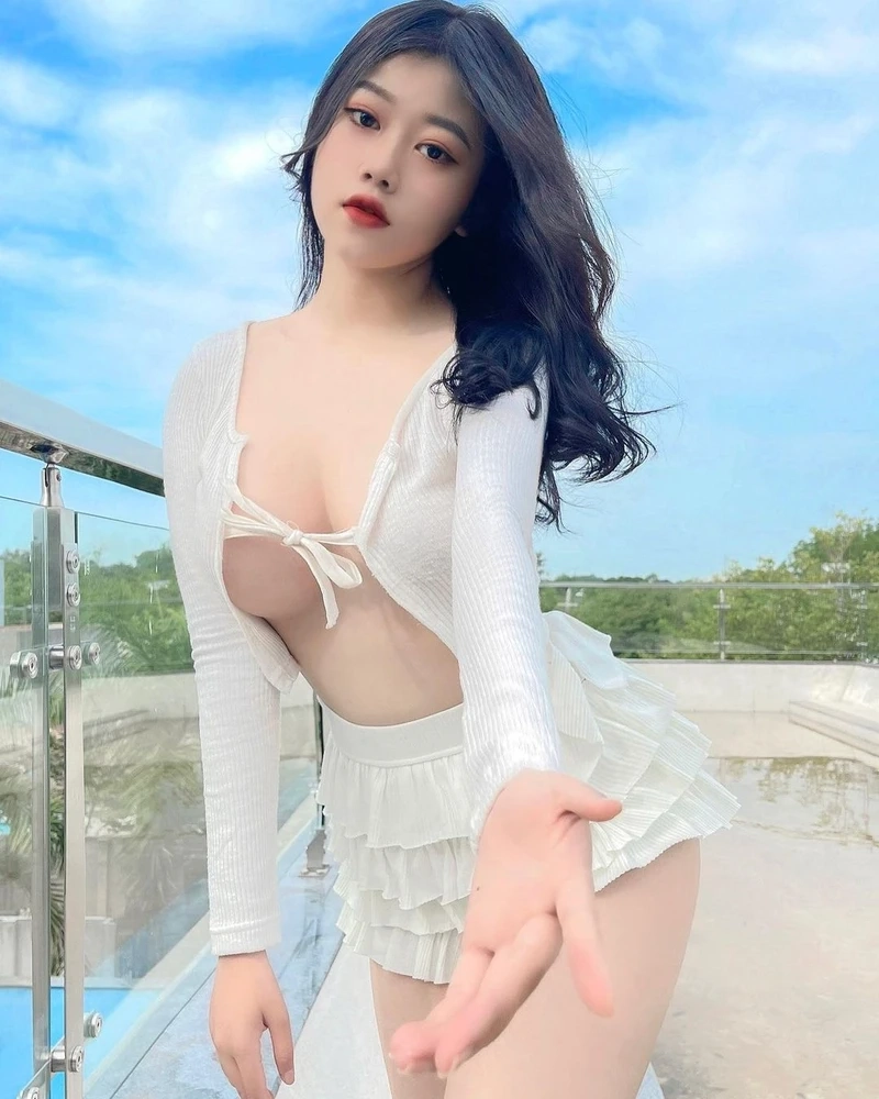 Gái xinh mặc áo croptop, tỏa sáng với phong cách trẻ trung và năng động