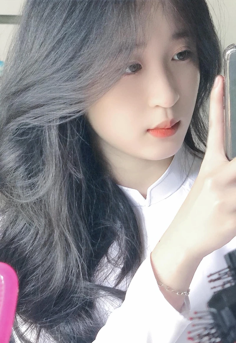 Gái xinh 9x đẹp tự nhiên, nổi bật với nét đẹp thuần khiết và dễ thương