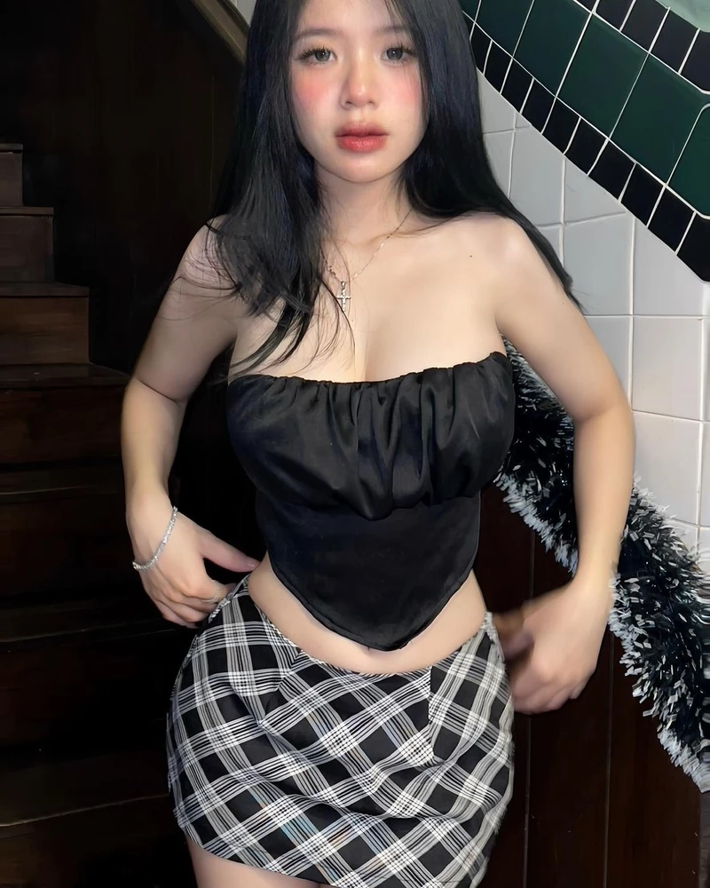 Gái đẹp chụp hình, toát lên vẻ đẹp dịu dàng và thu hút mọi ánh nhìn