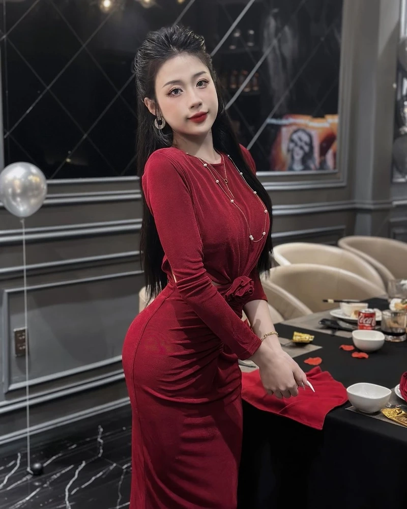Gái xinh che mặt tóc ngắn, tạo sự bí ẩn và thu hút mọi ánh nhìn