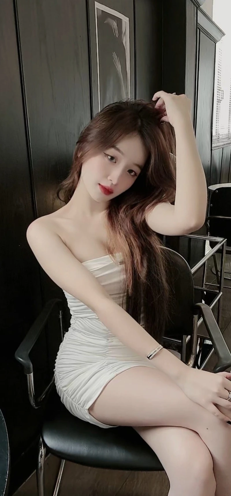 Gái xinh hot đẹp nhất, tạo ấn tượng mạnh mẽ với thần thái cuốn hút