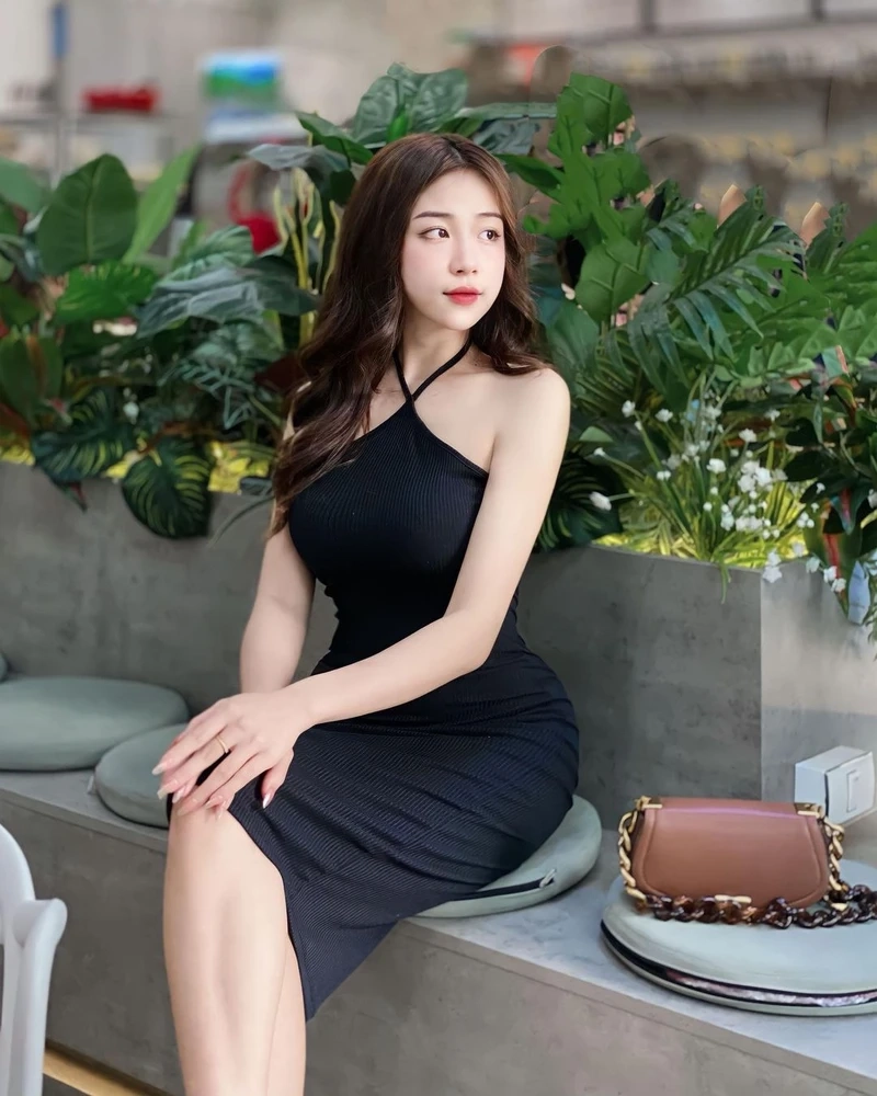 Ảnh gái xinh chụp dáng, thu hút với sự tự tin và nét đẹp quyến rũ