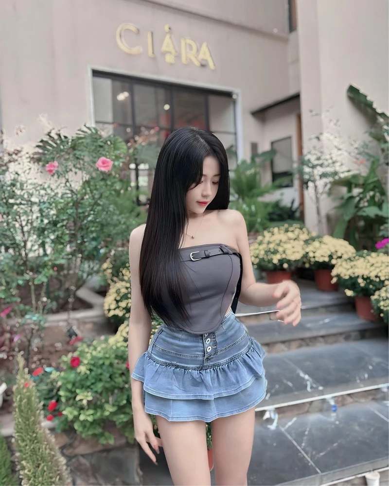 Tiktok gái xinh váy ngắn, tạo ấn tượng mạnh mẽ với nét đẹp quyến rũ