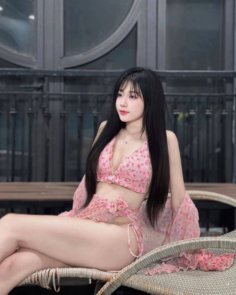 Gái xinh tiktok đi biển mặc bikini, thu hút sự chú ý với vẻ đẹp tự tin