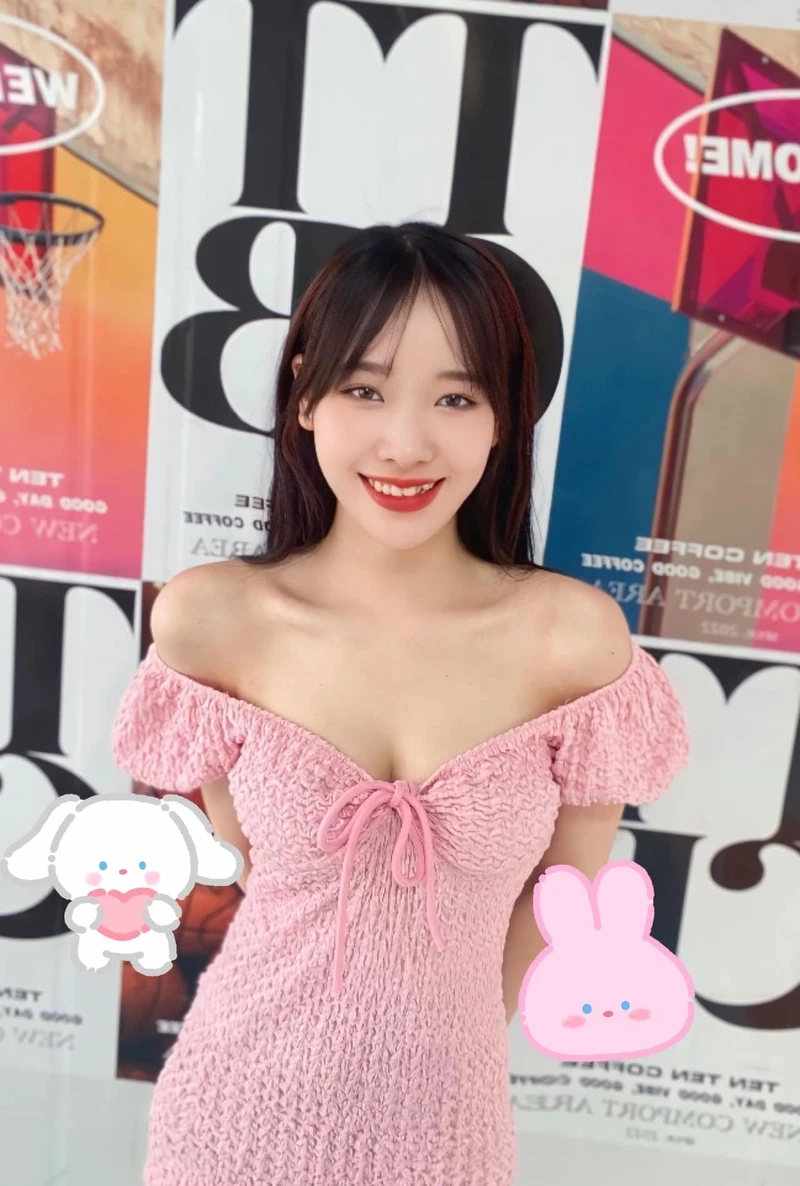 Gái xinh hát karaoke trên YouTube được yêu mến rộng rãi