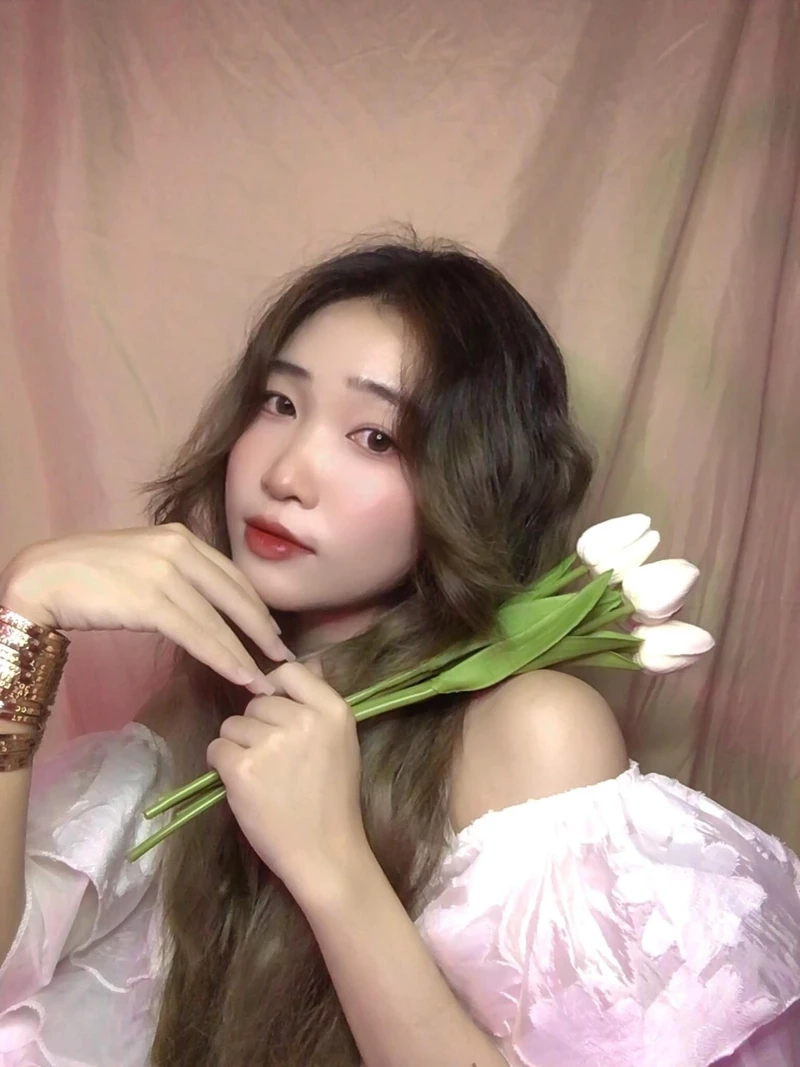 Gái xinh livestream Instagram, chia sẻ những khoảnh khắc tuyệt vời