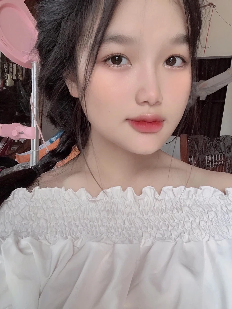 Các kiểu tóc xoăn nữ dài, mang đến sự lôi cuốn và nét đẹp tự nhiên