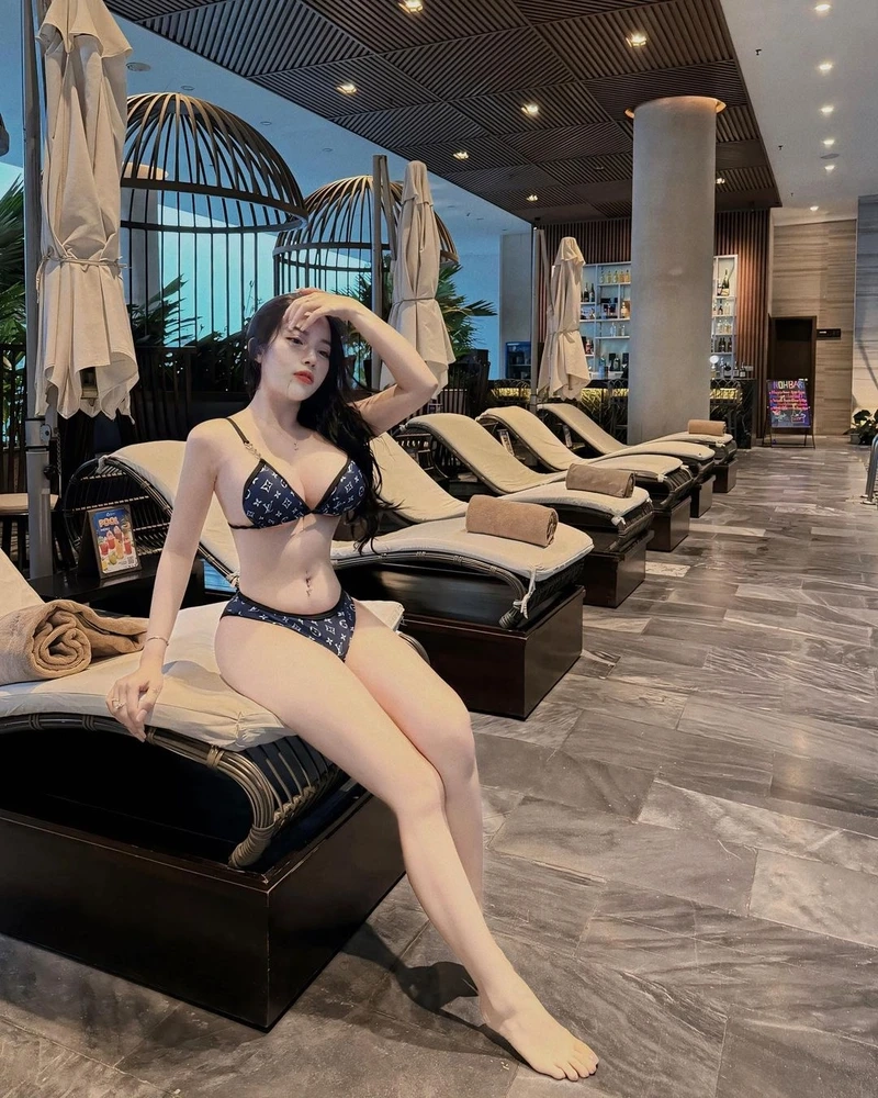 Gái xinh mặc váy ngắn tiktok mang phong cách trẻ trung cuốn hút