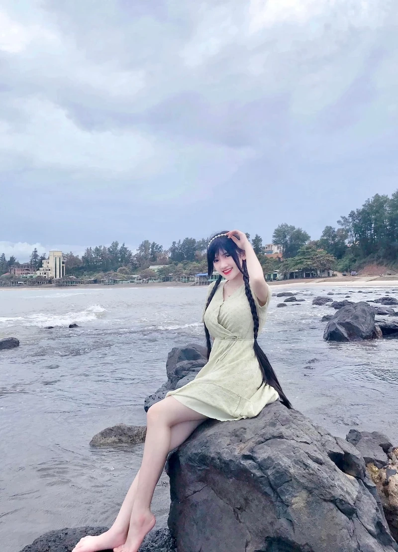 Gái xinh nhảy sexy tại bar, tạo ấn tượng mạnh mẽ với nét đẹp quyến rũ